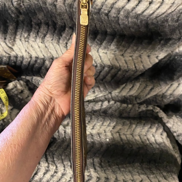 Louis Vuitton Monogram Clutch, Pouch or Crossbody with Chain and COA - Picture 14 of 16